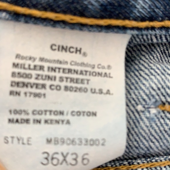 Cinch Grant up Distressed Blue Jeans - Picture 7 of 8